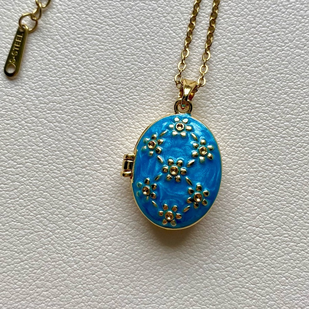 Elegant Blue and Gold Locket Necklace